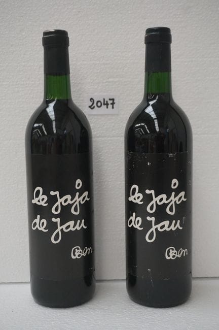 2 bouteilles de vin - étiquette conçue par l'artis