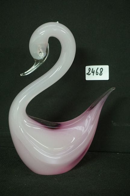 MURANO - vintage swan in rose-colored glass - H: 2