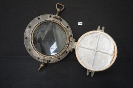 ancien hublot de navire en métal - avec couvercle 