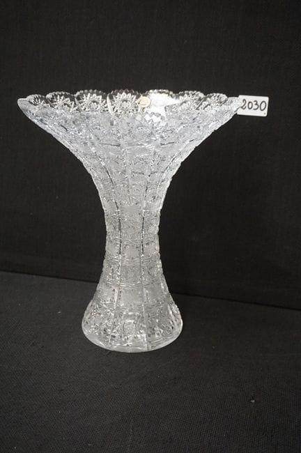 joli vase - cristal taillé à la main - taille en é
