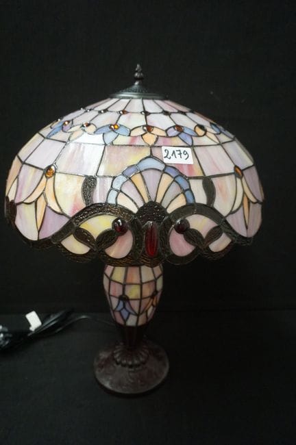 Jolie lampe de table de style Tiffany - dans des t