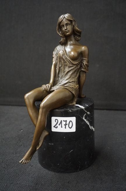 sculpture en bronze sur socle cylindrique en marbr
