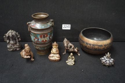 bellissima collezione di oggetti asiatici in bronz