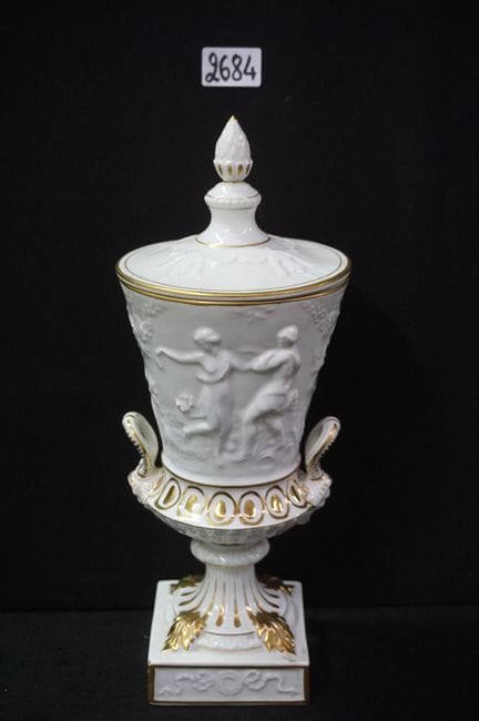 CAPODIMONTE - vaso con coperchio in porcellana - d