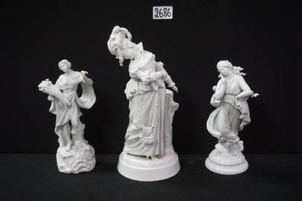 3 statuette in porcellana - monocromatiche - tra c
