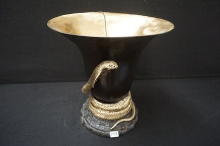 Grande lampe de table imposante en bronze - style 