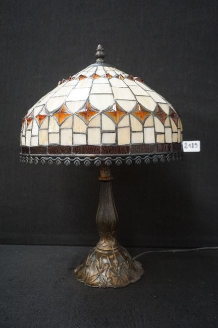 lampadaire de style Tiffany - abat-jour en vitrail