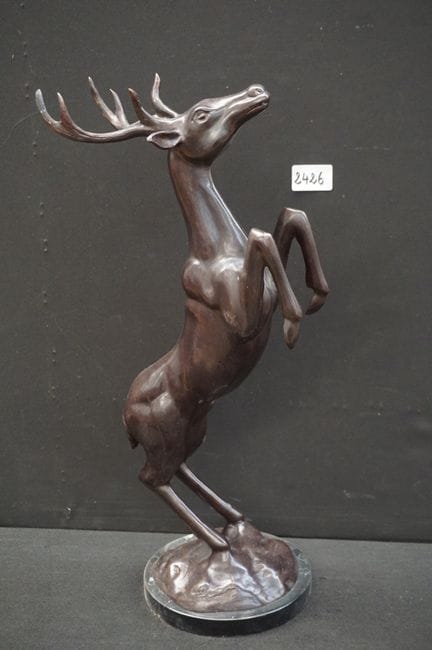 sculpture en bronze - sur socle en marbre - « cerf