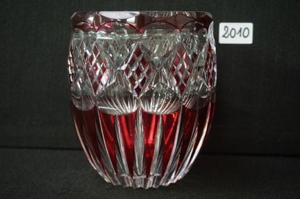 Magnifique vase Art déco en cristal rouge taillé à