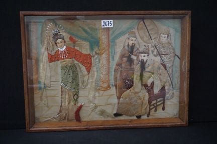 Cornice cinese con personaggi in rilievo – con abi