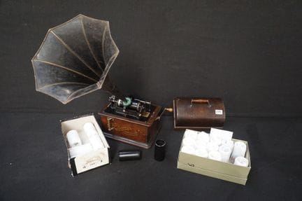 EDISON STANDARD PHONOGRAPH
"EDISON STANDARD PHONOG
