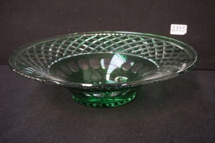 Large centerpiece made of hand-cut green crystal -