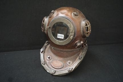 belle réplique d'un casque de plongée anglais - H 