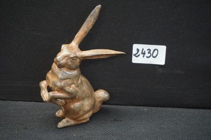 PIERRE CHENET - « lièvre assis » - sculpture en br