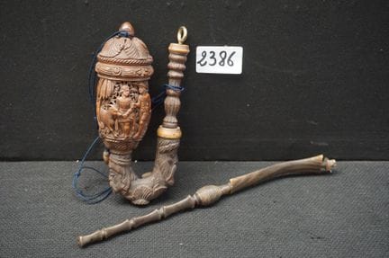 pipa antica in legno - riccamente e finemente scol