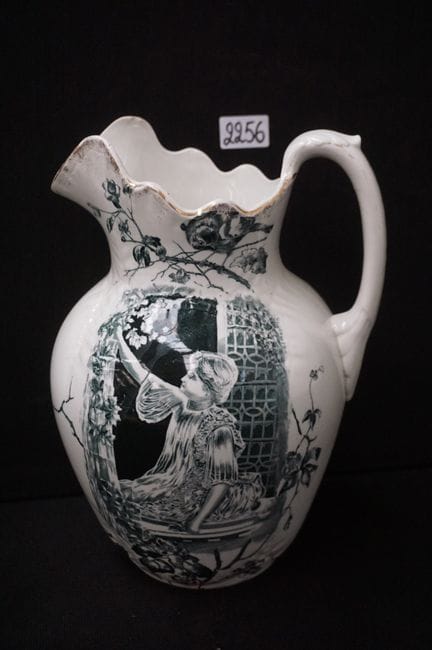 JULIET ENGLAND - Brocca del XIX secolo - decorata 