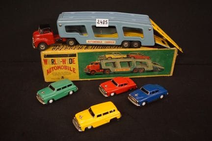 jouets vintage en fer-blanc dans leur boîte d'orig