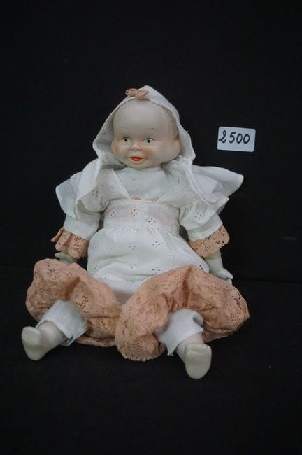 figurine en porcelaine - avec 3 expressions facial