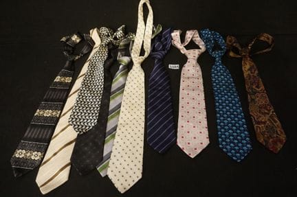 10条各式领带——包括“PIERRE CARDIN、LAGERFELD、HUGO BOSS”