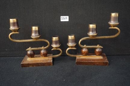 2 Art-Déco-Kerzenständer – aus Kupfer und Holz – m