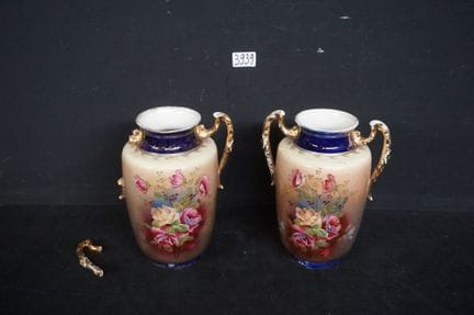 2 English porcelain vases - ca. 1920 - rose design