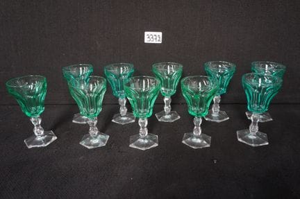 10 Art Deco glasses in green crystal - H: 12 cm