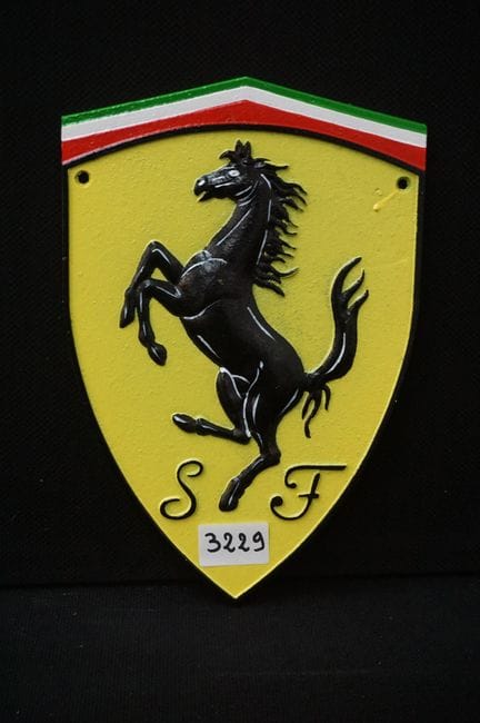 Werbeplakette aus Gusseisen – „FERRARI“ – 30 x 20 