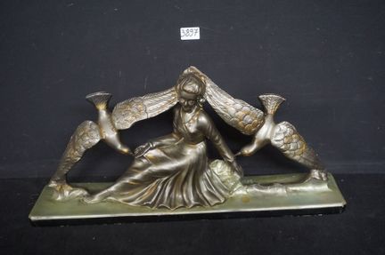 Polychrome Art-Déco-Gruppe aus Gips – „Junge Frau 