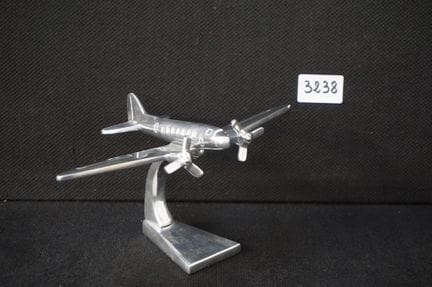 Modellflugzeug im Retro-Stil – verchromt – „DC 3 D