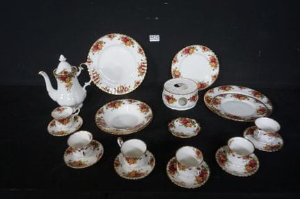 ROYAL ALBERT - English porcelain tea set for 6 peo
