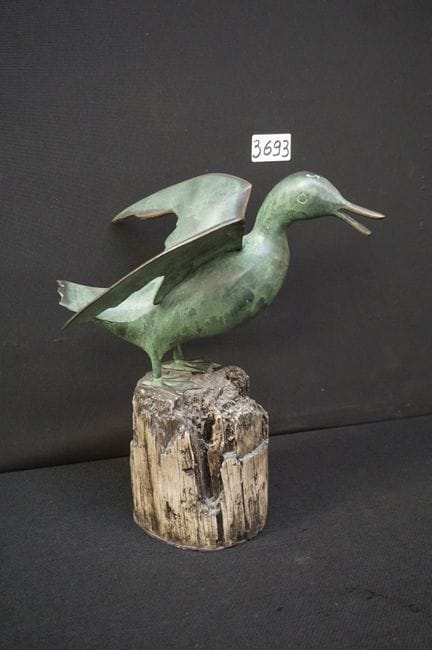 bronze seagull with green patina - H: 31 cm