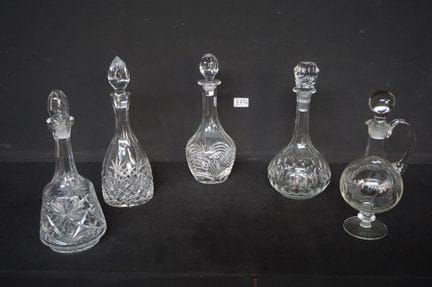 5 assorted crystal decanters - H: 31 to 35 cm