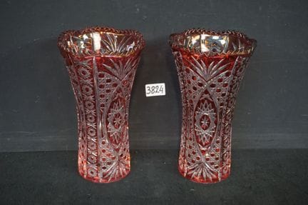 2 Kristallvasen – rubinrote Farbe – H: 27 cm