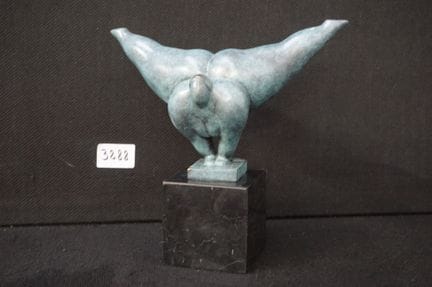 moderne Skulptur aus Bronze – auf Marmorsockel – i