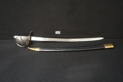 Säbel in der Scheide – L: 84 cm
