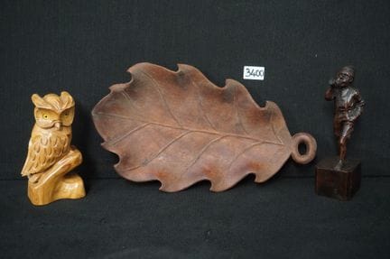 3 Holzskulpturen – Eule, Junge mit Trompete und Sc