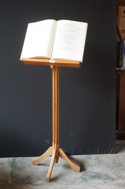 Bibelständer + religiöses Buch – H: 125 cm