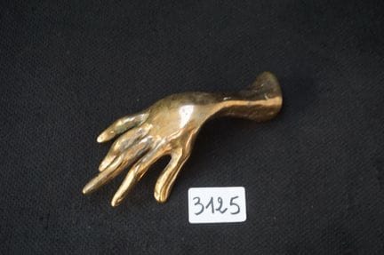 YVES LOHE (1947 -  ) - mano en bronce - firmada - 