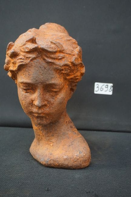 cast-iron woman's head - H: 25 cm