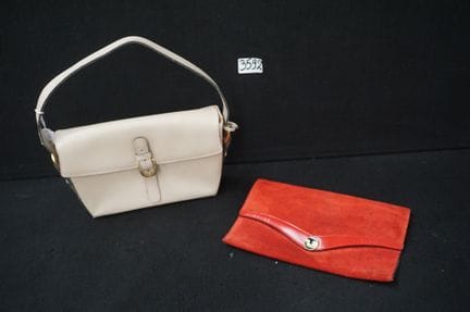 2 Vintage-Handtaschen – 1 DELVAUX aus beigem Leder