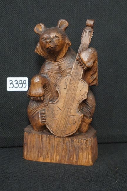 BLACK FORREST – Holzskulptur – „Bär mit Cello“ – H