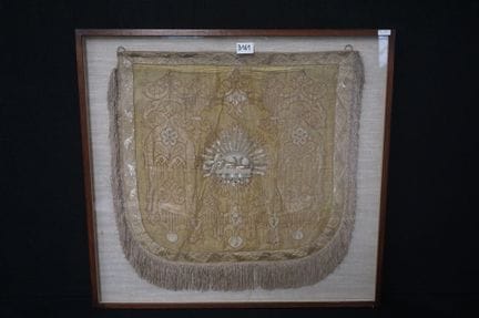 Precioso paramento eclesiástico antiguo enmarcado 