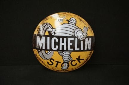 Kugelförmiges Werbeschild aus Metall – „MICHELIN“ 
