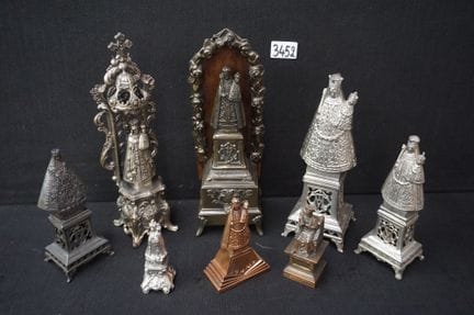 8 verschiedene religiöse Metallfiguren – die meist