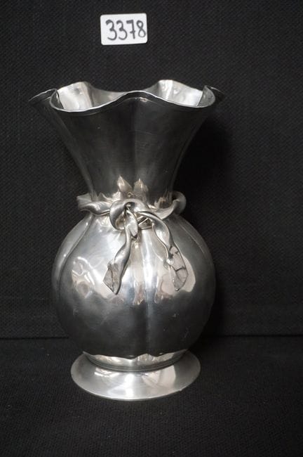 JEAN GOARDERE – handgefertigte Vase aus Zinn mit S