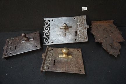 4 verschiedene Schlösser aus Schmiedeeisen aus dem