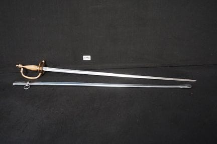 sable antiguo en su vaina - L: 102 cm