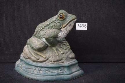 Türstopper aus Gusseisen – in Form eines Frosches 