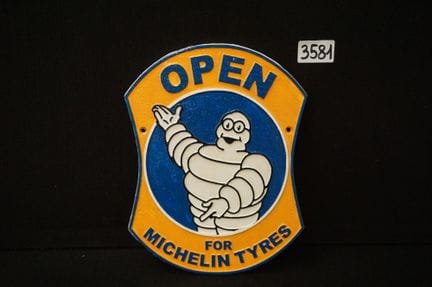 Werbetafel aus Gusseisen – „OPEN FOR MICHELIN TYRE