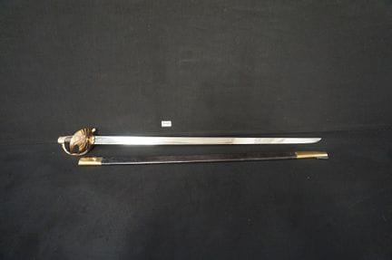 sable antiguo en su vaina - inscripción «CARABINIE